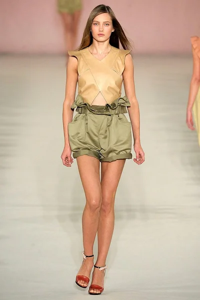 Look 18